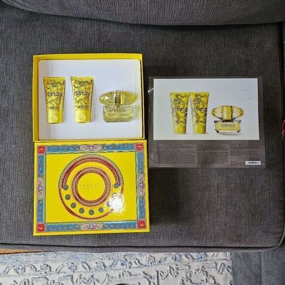 Versace Women's Yellow Diamond 3 Piece Gift Set - Spray, Gel & Body Lotion - Picture 10 of 13